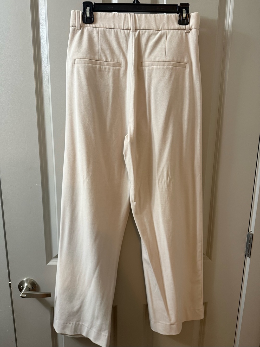 Abercrombie & Fitch Wide-Leg Pleated Trousers in Light Beige - Picture 3 of 4